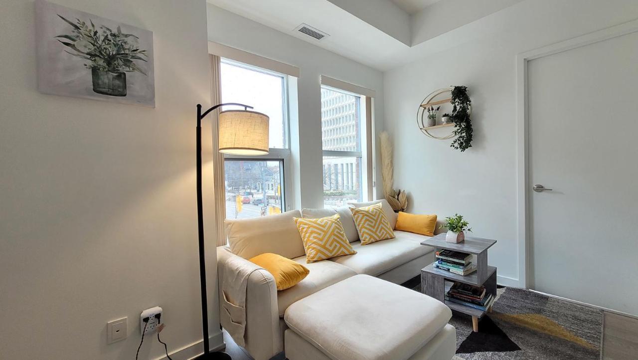 Lovely 3 Bedrooms In University Of Toronto Esterno foto